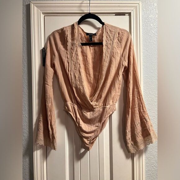 Forever 21 Women’s Nude Bell Sleeve Plunging Neck Lace Bodysuit size Medium - Picture 1 of 3